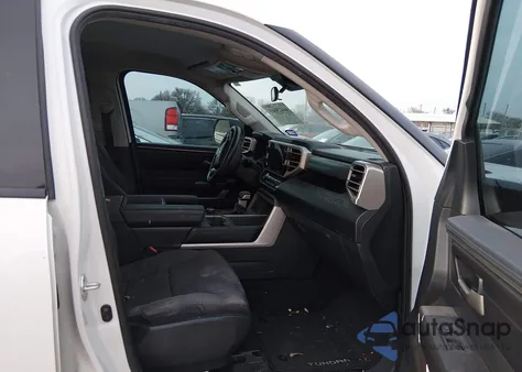 2022 Toyota Tundra Sr5 z USA, uszkodzony, nr VIN 5TFLA5DB2NX021496